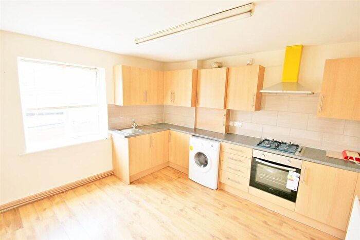 3 Bedroom Flat To Rent In Orchard Lodge, North Hill Road, Leeds, LS6