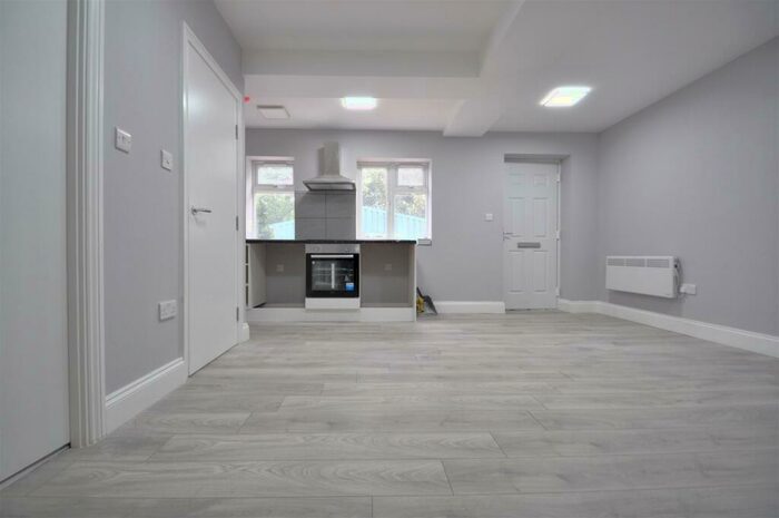 1 Bedroom Flat To Rent In Marion Crescent, Orpington, BR5