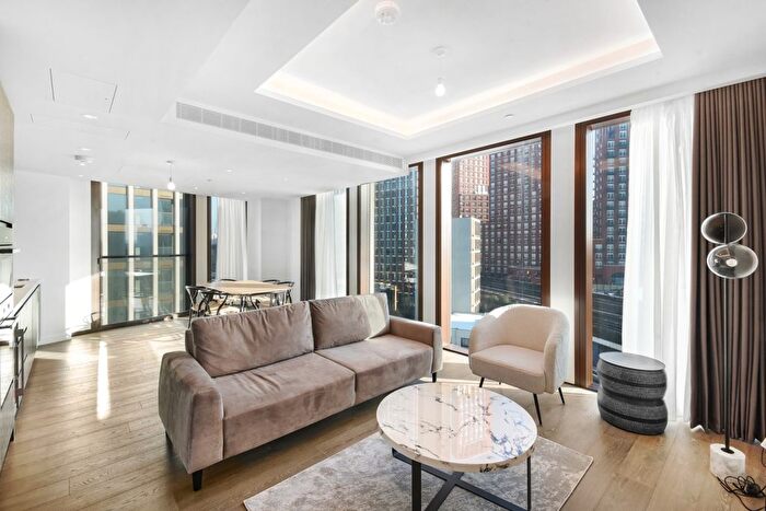 2 Bedroom Flat To Rent In Carnation Way, London, SW8