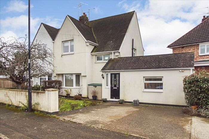3 Bedroom Semi-Detached House For Sale In St Georges Crescent, Cippenham, Slough, SL1