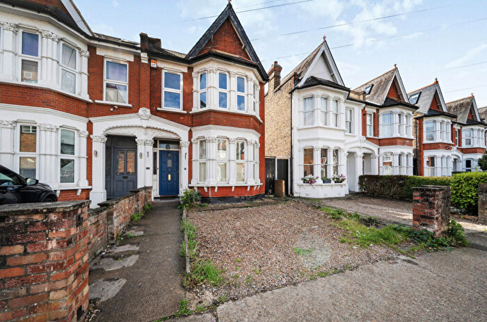 3 Bedroom Apartment To Rent In Sussex Road, New Malden, KT3