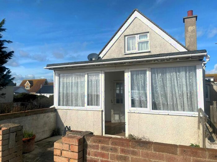 5 Bedroom Chalet To Rent In Sea Flowers Way, Jaywick, Clacton-on-Sea, CO15