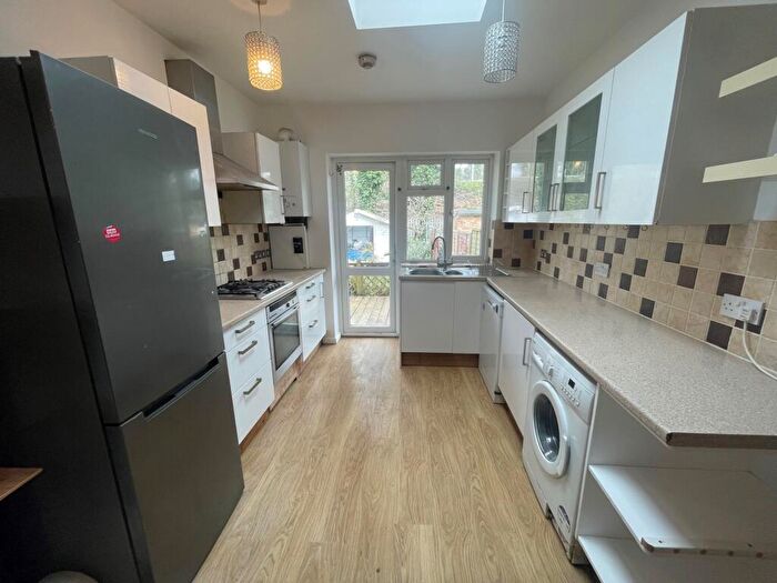 4 Bedroom House To Rent In Oakdale Road, Harringey, N4