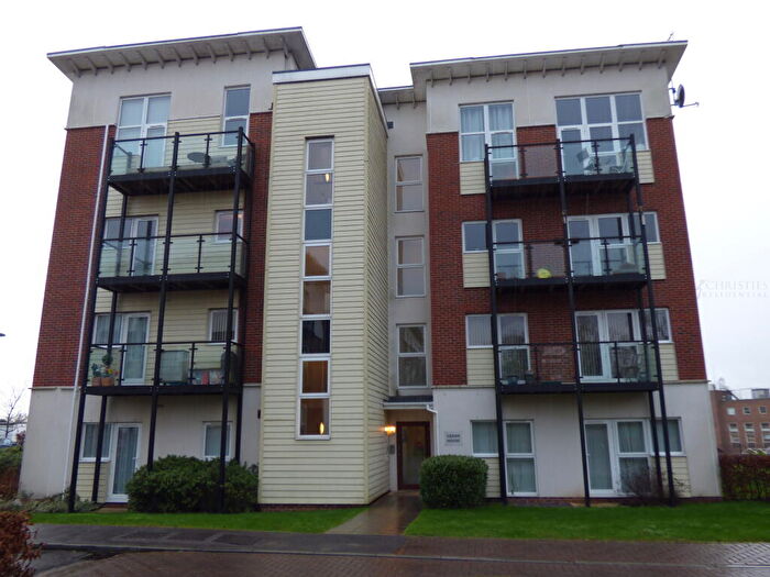 2 Bedroom Flat To Rent In Leatherhead, KT22