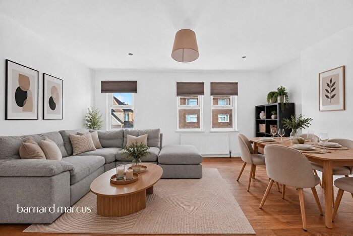 2 Bedroom Flat For Sale In Clarence Road, Croydon, CR0