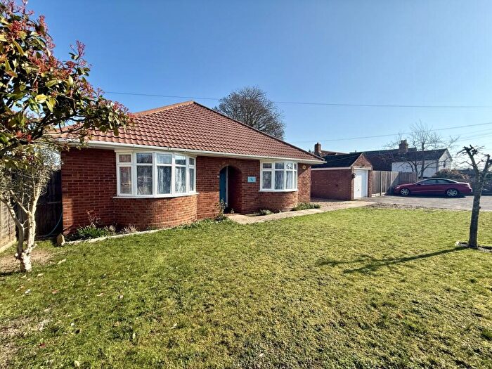 3 Bedroom Detached Bungalow To Rent In The Street, Beck Row, Bury St. Edmunds, Suffolk, IP28