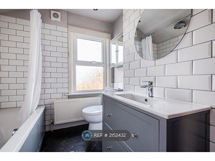 2 Bedroom Semi-Detached House To Rent In Banks Lane, Bexleyheath, DA6