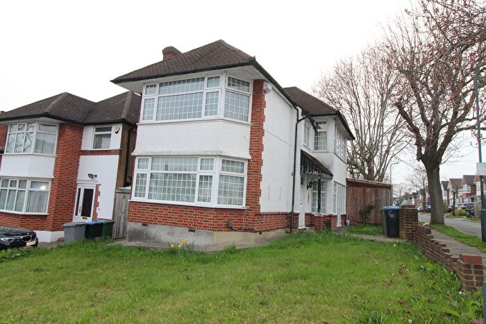 4 Bedroom Detached House To Rent In Woodcock Hill, Harrow, HA3