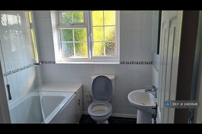 4 Bedroom Semi-Detached House To Rent In Spencer Drive, Lee-On-The-Solent, PO13