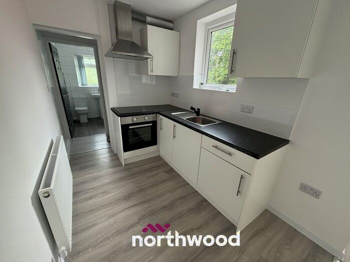 2 Bedroom Flat To Rent In Station Road, Dunscroft, Doncaster, DN7