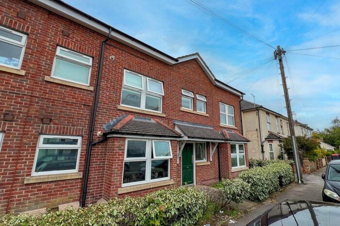 2 Bedroom Flat To Rent In Capstone Place, Bournemouth, BH8