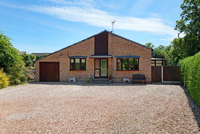 3 Bedroom Detached Bungalow For Sale In The Parkway, Darley Dale, DE4