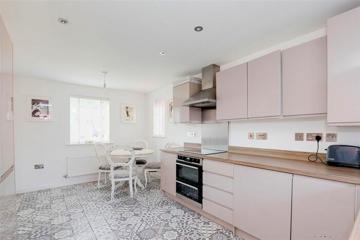 4 Bedroom Detached House To Rent In Lovesey Avenue, Hucknall, Nottinghamshire NG15