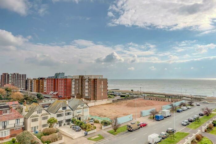 2 Bedroom Flat To Rent In Dolphin Lodge, Grand Avenue, Worthing, BN11