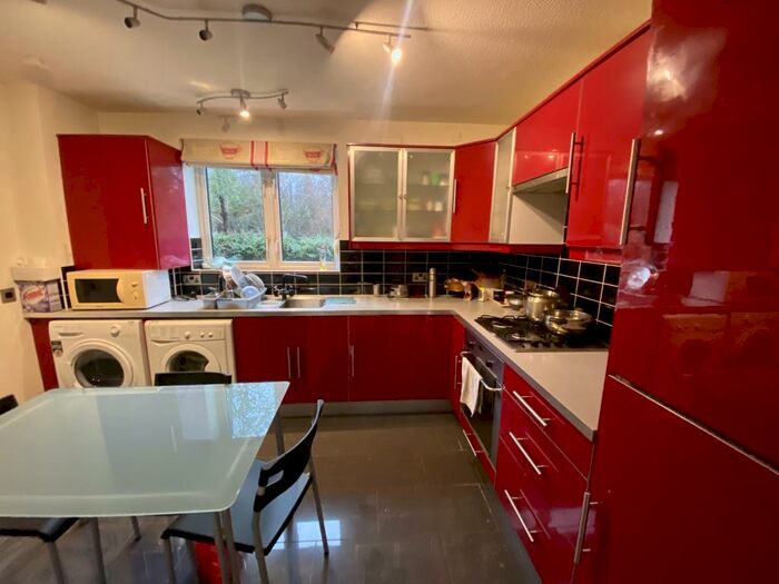 2 Bedroom Apartment To Rent In Halliard Court, Barquentine Place, Cardiff Bay, CF10