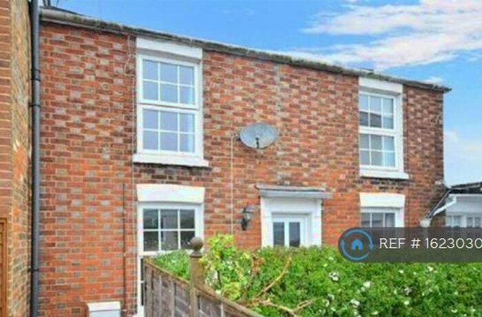 2 Bedroom End Of Terrace House To Rent In Bank Gardens, Ryde, PO33