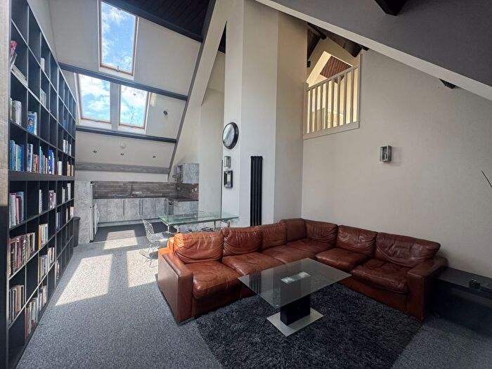 2 Bedroom Flat To Rent In Water Street, Huddersfield, HD1