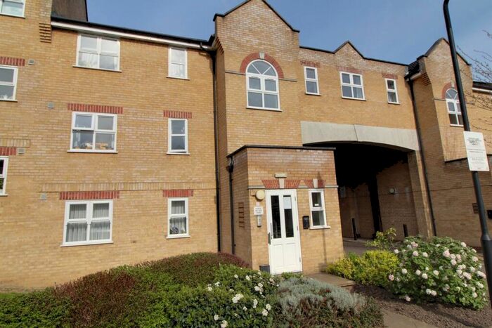 Flat To Rent In Kirkland Drive, EN2