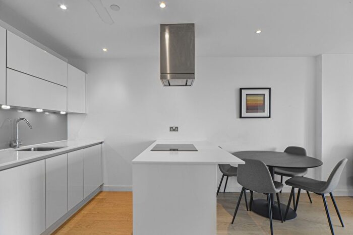 1 Bedroom Flat To Rent In Horizons Tower, Yabsley Street, E14