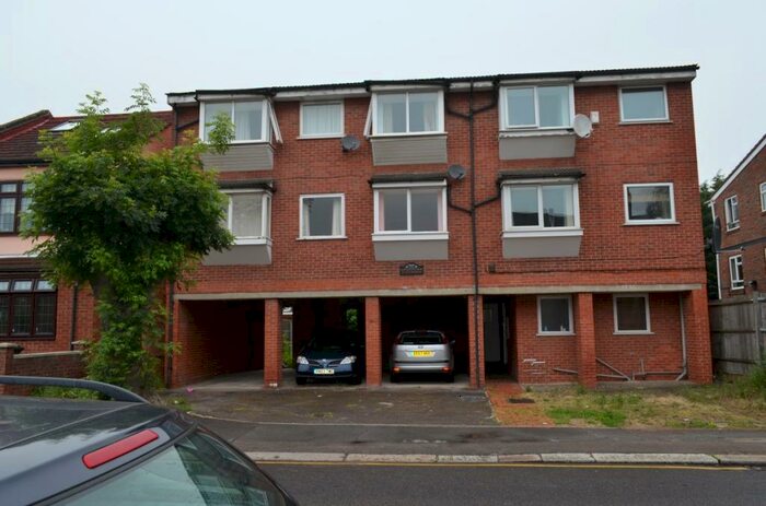 1 Bedroom Flat To Rent In Newhaven Court, Enfield, EN1