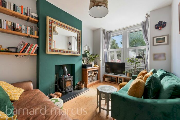 2 Bedroom Maisonette To Rent In Auckland Road, Kingston Upon Thames, KT1