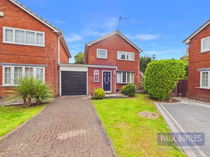 3 Bedroom Detached House For Sale In Holly House Drive, Urmston, Trafford, M41