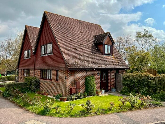 3 Bedroom Semi-Detached House For Sale In Rectory Close, Woodchurch, Ashford, TN26