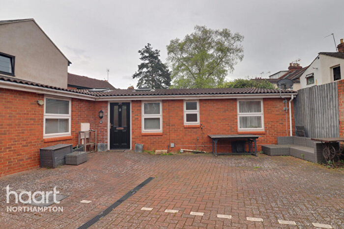 2 Bedroom Bungalow To Rent In Oakley Street, Northampton, NN1