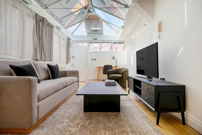 2 Bedroom Flat To Rent In Covent Garden, London, WC2H