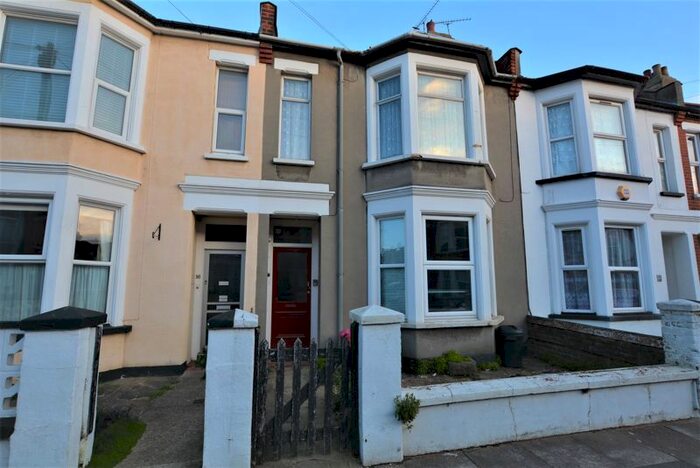 2 Bedroom Flat To Rent In Stromness Road, Southend-On-Sea SS2