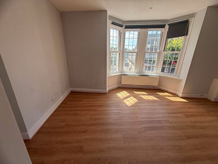 2 Bedroom Flat To Rent In Flat A - Walworth Road, London, SE17