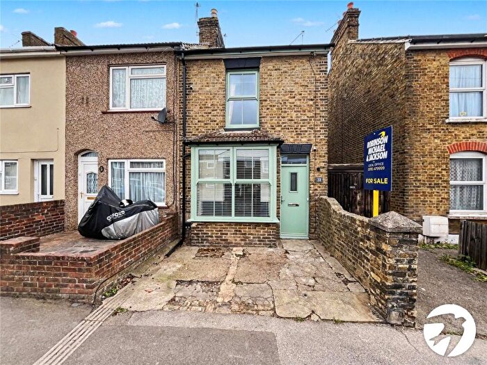 2 Bedroom End Of Terrace House For Sale In Murston Road, Sittingbourne, Kent, ME10