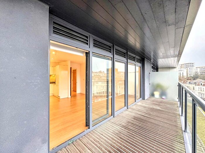 2 Bedroom Apartment To Rent In Madeira Road, Bournemouth, BH1