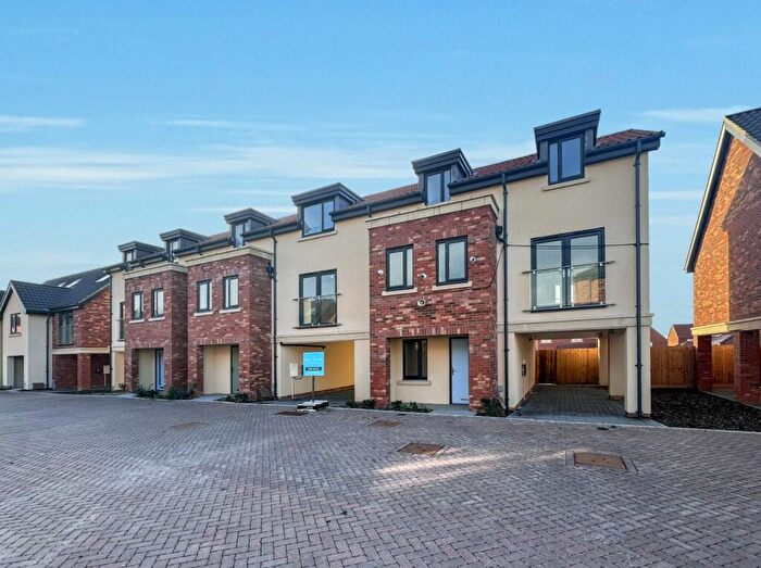 4 Bedroom End Of Terrace House For Sale In Windermere Gardens, Hullbridge, Hockley, Essex, SS5