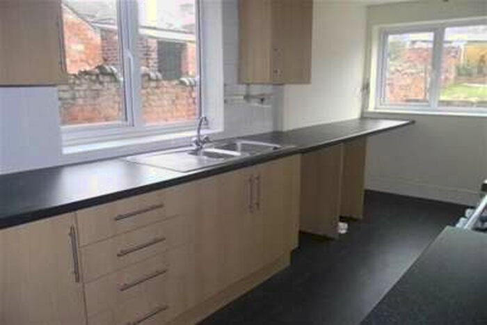 2 Bedroom House To Rent In West Avenue, Crewe, CW1