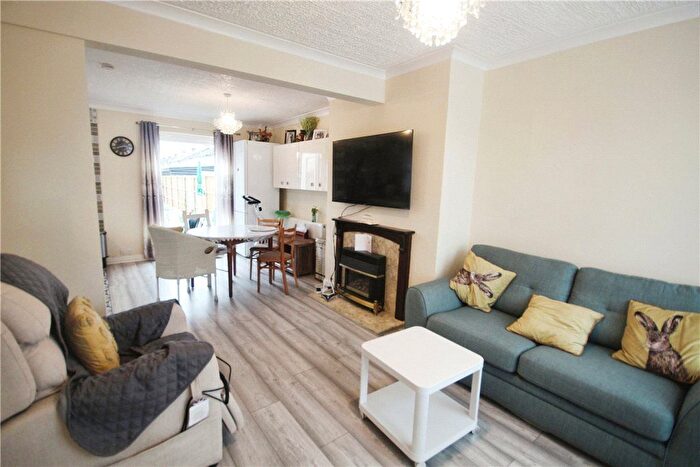 2 Bedroom End Of Terrace House To Rent In Marsh Lane, Addlestone, Surrey, KT15