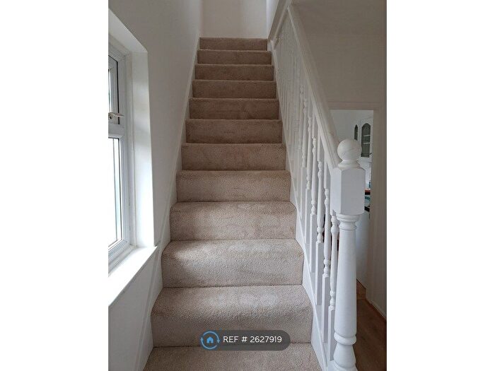 3 Bedroom Semi-Detached House To Rent In Lansbury Crescent, Dartford, DA1