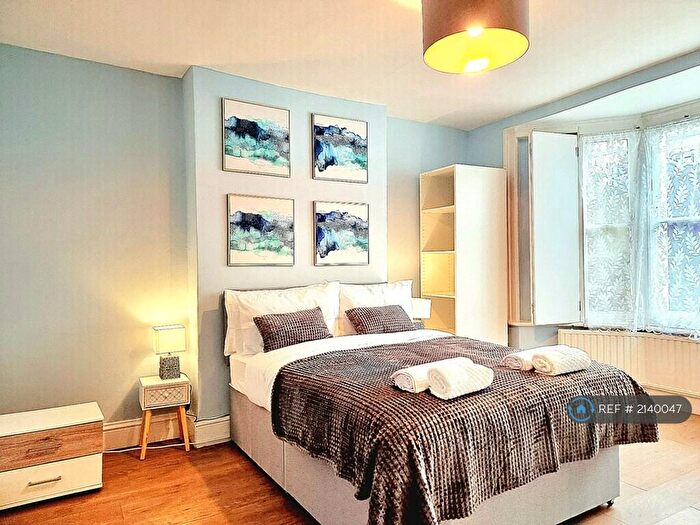 2 Bedroom Flat To Rent In Grove Road, London, E3