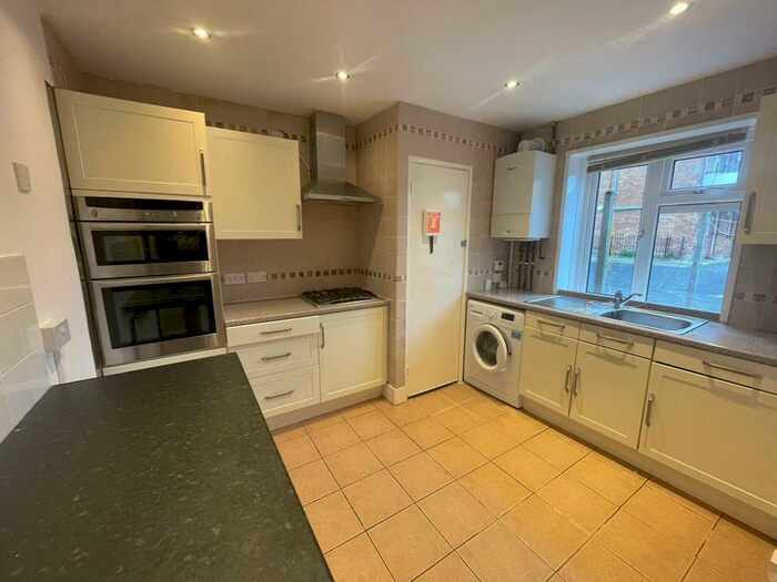 3 Bedroom Flat To Rent In King Street, Southsea, Hampshire, PO5