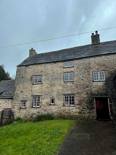 2 Bedroom Terraced House To Rent In East Street, BH20