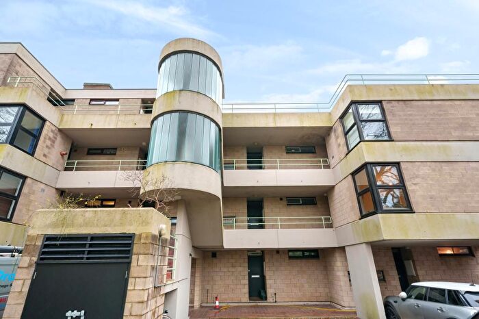 2 Bedroom Flat To Rent In Thackley End, Summertown, OX2