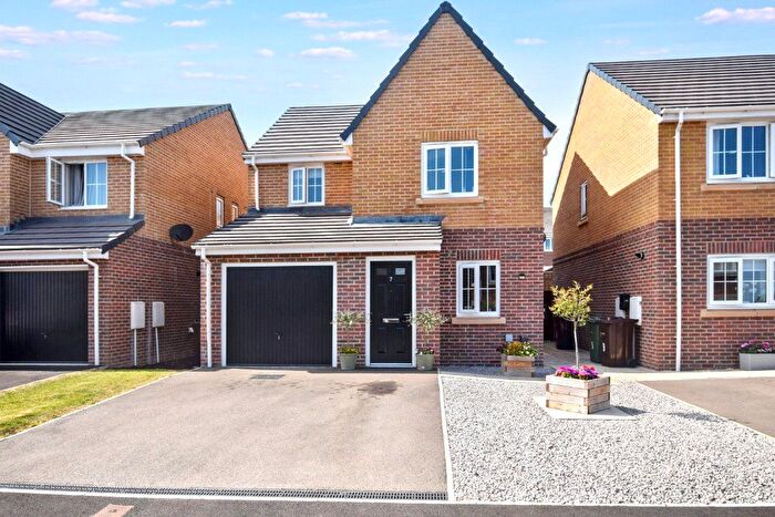 3 Bedroom Detached House For Sale In Bobbin Way, Wakefield, West Yorkshire, WF2