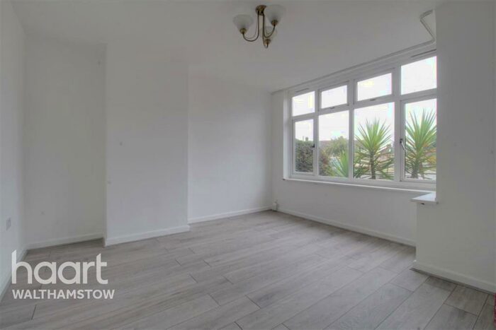 4 Bedroom Semi-Detached House To Rent In Lawrence Avenue, Walthamstow, E17