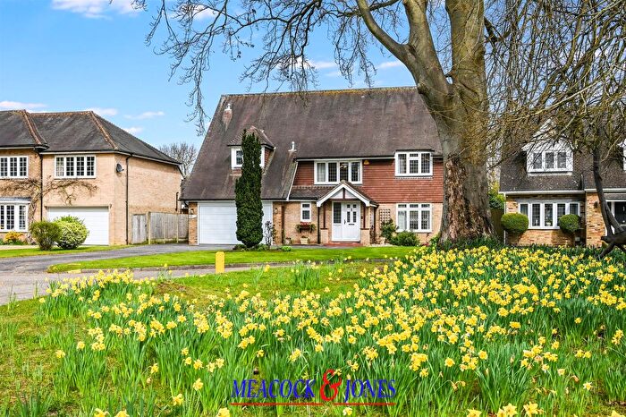 5 Bedroom Detached House For Sale In Roundwood Grove, Hutton Mount, Brentwood, CM13