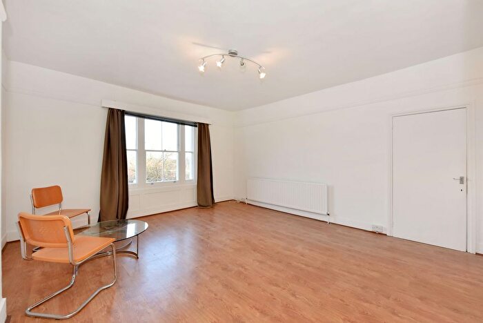 2 Bedroom Flat To Rent In Rosslyn Hill, London, NW3