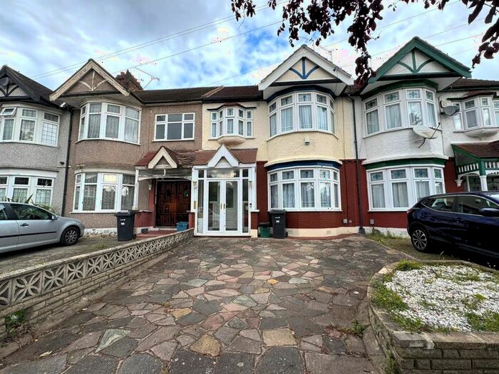 3 Bedroom Property To Rent In Fairmead Gardens, Ilford, IG4