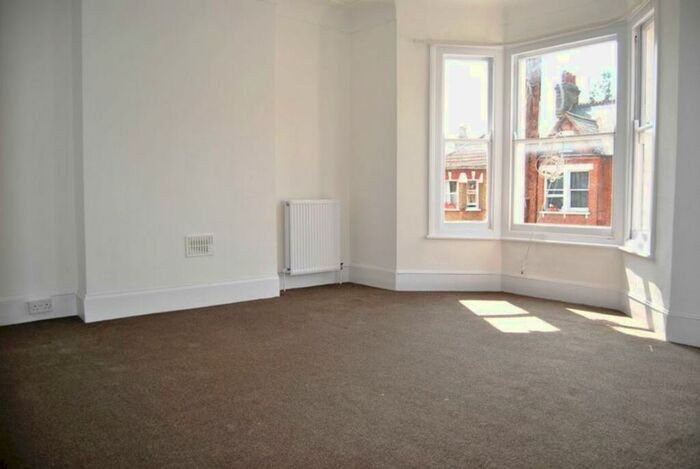 2 Bedroom Flat To Rent In Whatman Road, SE23