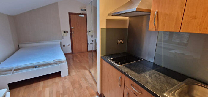 Studio To Rent In Foulden Road, London, N16