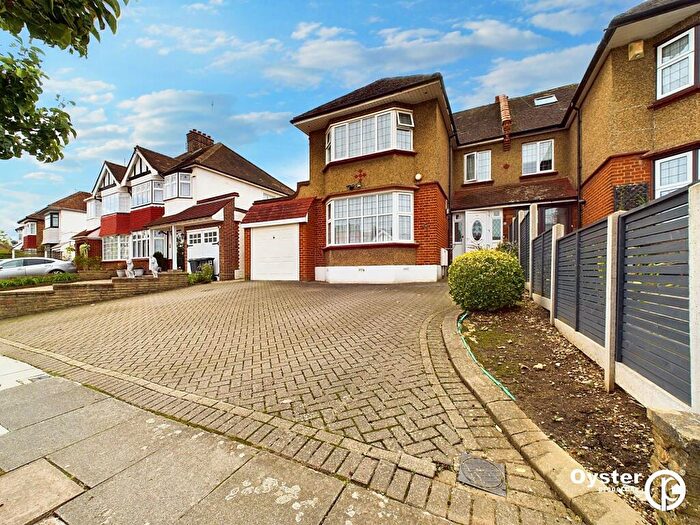 3 Bedroom Semi Detached House For Sale In Brookdale, London, N11