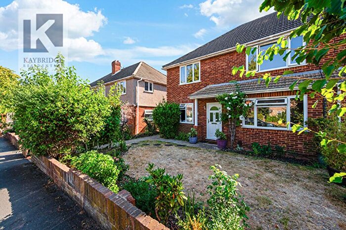 2 Bedroom Maisonette For Sale In Ardrossan Gardens, Worcester Park, KT4